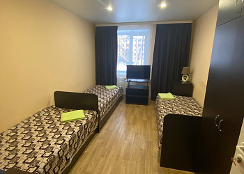 Номер "пятой категории". Номер, состоящий из одной жилой комнаты без сантехнического оборудования ( туалеты, душевые общего пользования), рассчитанный на проживание 3х человек.